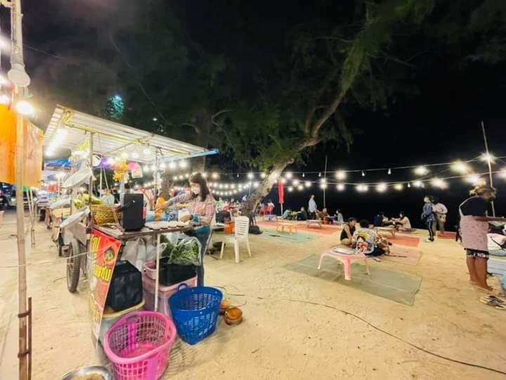 Beachfront 50 Meters * 七岩